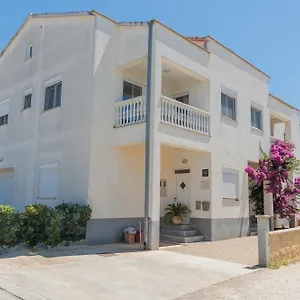 apartments-rusula-zadar.hotelinzadar.com/