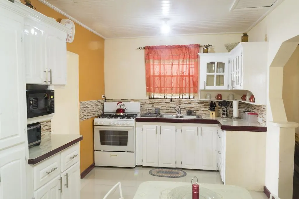 Darrel Cot Beachfront Cottage Saint Peter Holiday home